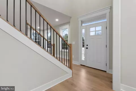 Entry Way - 17 Vinter Ln, Pasadena, MD 21122 photo 4 of 5