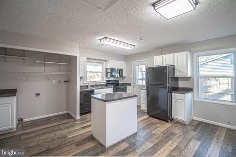 Kitchen - 1311 Hallock Dr, Odenton, MD 21113 photo 2 of 2