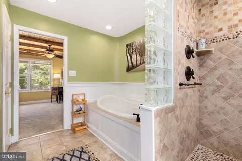 Bath - 133 Valley View Ave, Edgewater, MD 21037 photo 1 of 5