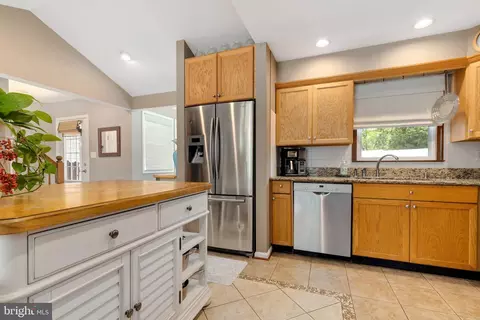 Kitchen - 133 Valley View Ave, Edgewater, MD 21037 photo 3 of 4