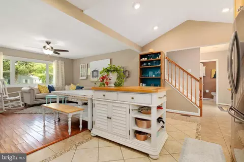 Entry Way - 133 Valley View Ave, Edgewater, MD 21037 photo 1 of 5