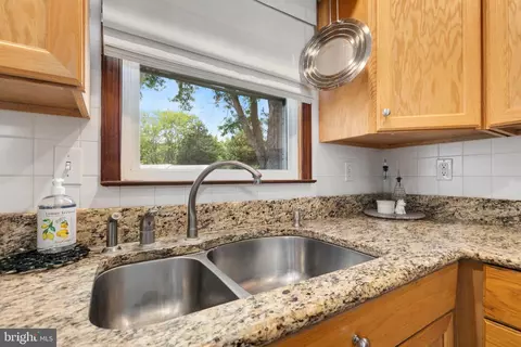 Kitchen - 133 Valley View Ave, Edgewater, MD 21037 photo 2 of 4