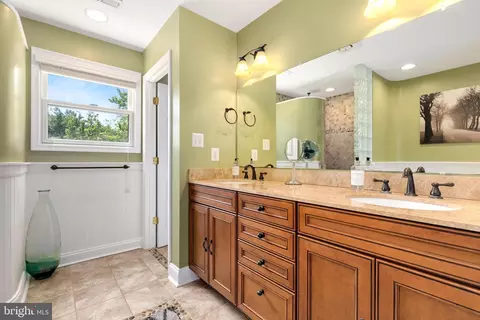 Bath - 133 Valley View Ave, Edgewater, MD 21037 photo 2 of 5