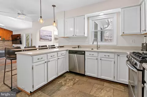 Kitchen - 202 Autumn Leaf Pl, Annapolis, MD 21401 photo 6 of 7