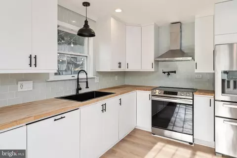Kitchen - 276 Overleaf Dr, Arnold, MD 21012 photo 1 of 2