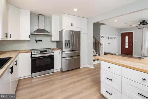 Entry Way - 276 Overleaf Dr, Arnold, MD 21012 photo 5 of 5