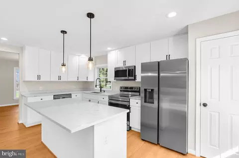 5485 Solomons Island Rd, Lothian, MD 20711