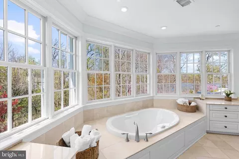 Bath - 219 Wardour Dr, Annapolis, MD 21401 photo 1 of 3