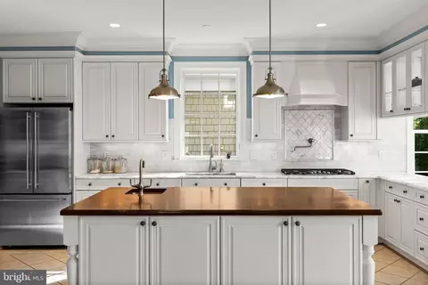 Kitchen - 219 Wardour Dr, Annapolis, MD 21401 photo 3 of 5
