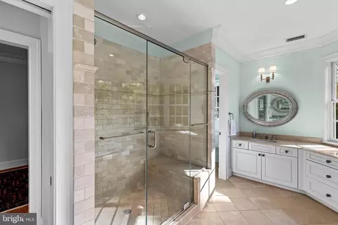 Bath - 219 Wardour Dr, Annapolis, MD 21401 photo 2 of 3