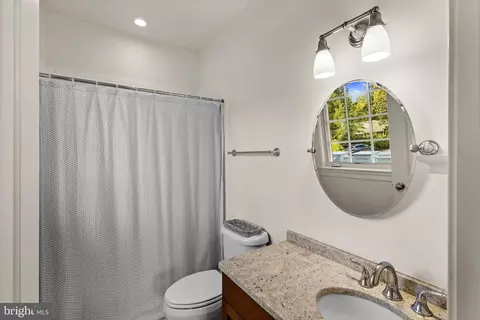 Bath - 219 Wardour Dr, Annapolis, MD 21401 photo 3 of 3