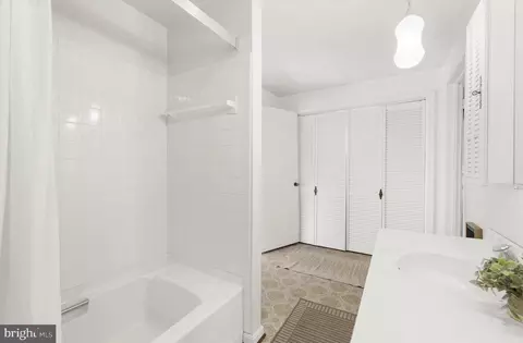 Bath - 3580 S River Ter, Edgewater, MD 21037 photo 2 of 3