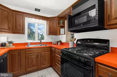 Kitchen - 3580 S River Ter, Edgewater, MD 21037 photo 1 of 1
