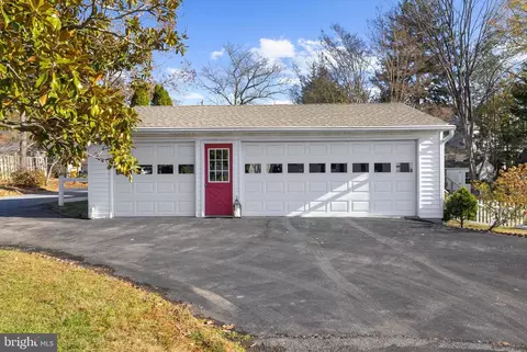 Exterior - 3580 S River Ter, Edgewater, MD 21037 photo 3 of 8