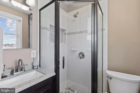 Bath - 7580 Beach Dr, Pasadena, MD 21122 photo 2 of 3