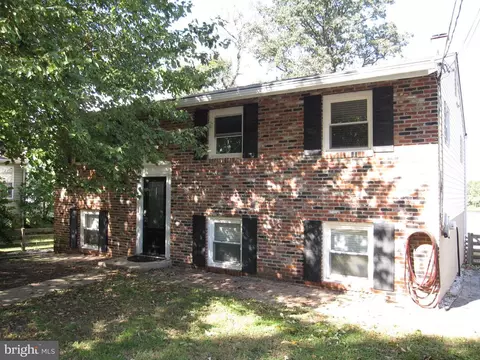 Exterior - 7580 Beach Dr, Pasadena, MD 21122 photo 1 of 6