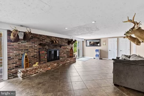 Other - 7580 Beach Dr, Pasadena, MD 21122 photo 6 of 11