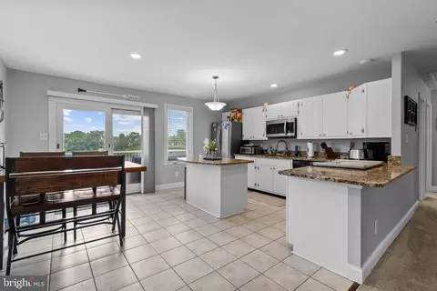 Kitchen - 7580 Beach Dr, Pasadena, MD 21122 photo 1 of 3