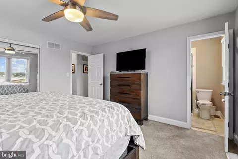 Bedroom - 7580 Beach Dr, Pasadena, MD 21122 photo 3 of 5