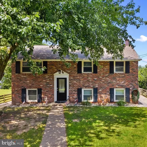 Exterior - 7580 Beach Dr, Pasadena, MD 21122 photo 3 of 6
