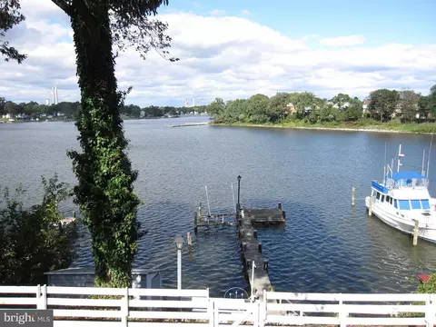 View/Area - 7580 Beach Dr, Pasadena, MD 21122 photo 2 of 7