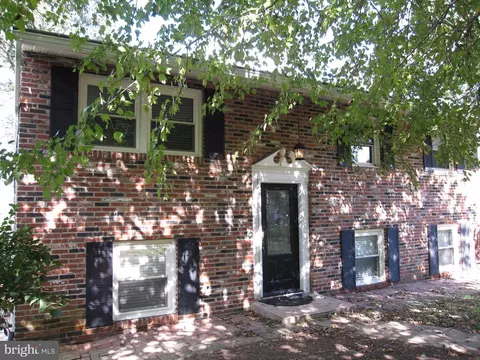 Exterior - 7580 Beach Dr, Pasadena, MD 21122 photo 2 of 6
