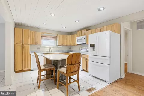 Kitchen - 1465 Ridgeway, Arnold, MD 21012 photo 2 of 2