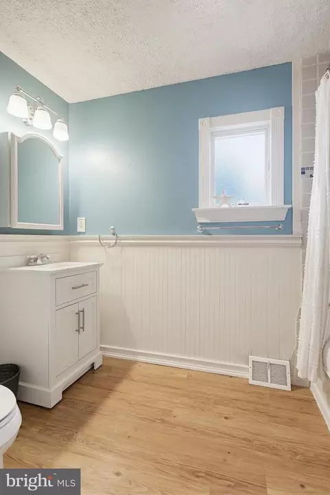 Bath - 1465 Ridgeway, Arnold, MD 21012 photo 1 of 4