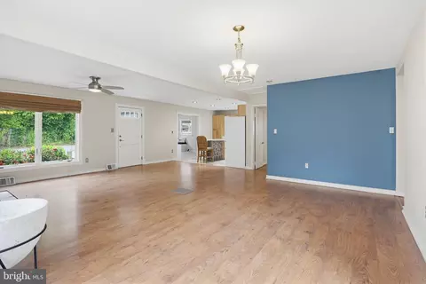Living - 1465 Ridgeway, Arnold, MD 21012 photo 3 of 3