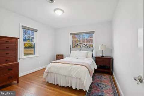 Bedroom - 150 E Bay View Dr, Annapolis, MD 21403 photo 4 of 4