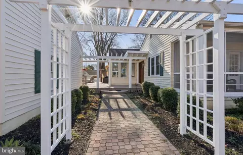 Exterior - 150 E Bay View Dr, Annapolis, MD 21403 photo 12 of 15