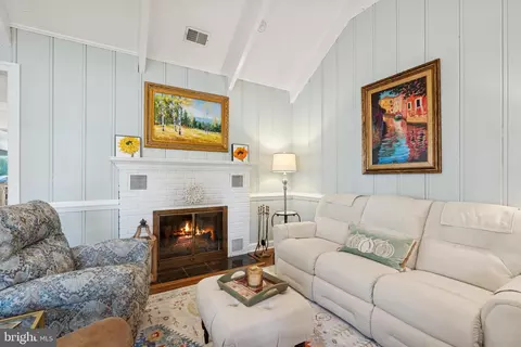 Living - 150 E Bay View Dr, Annapolis, MD 21403 photo 2 of 2