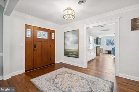 Entry Way - 150 E Bay View Dr, Annapolis, MD 21403 photo 2 of 5