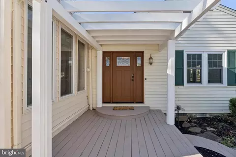 Exterior - 150 E Bay View Dr, Annapolis, MD 21403 photo 2 of 15