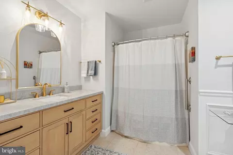 Bath - 150 E Bay View Dr, Annapolis, MD 21403 photo 1 of 2