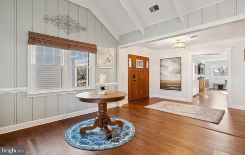 Entry Way - 150 E Bay View Dr, Annapolis, MD 21403 photo 3 of 5