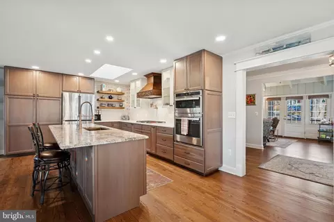 Kitchen - 150 E Bay View Dr, Annapolis, MD 21403 photo 2 of 5