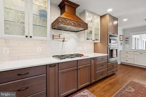 Kitchen - 150 E Bay View Dr, Annapolis, MD 21403 photo 3 of 5
