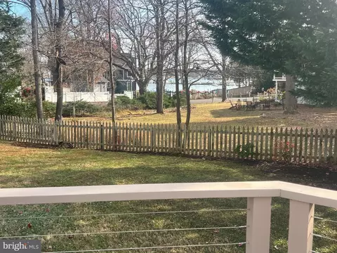 Exterior - 150 E Bay View Dr, Annapolis, MD 21403 photo 7 of 15