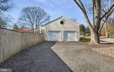 Exterior - 150 E Bay View Dr, Annapolis, MD 21403 photo 13 of 15