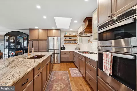 Kitchen - 150 E Bay View Dr, Annapolis, MD 21403 photo 1 of 5