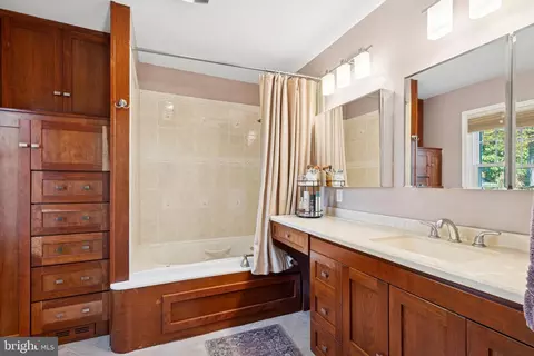 Bath - 150 E Bay View Dr, Annapolis, MD 21403 photo 2 of 2