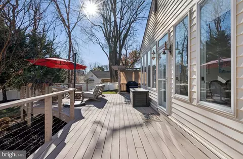 Exterior - 150 E Bay View Dr, Annapolis, MD 21403 photo 4 of 15