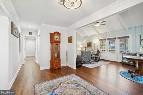 Entry Way - 150 E Bay View Dr, Annapolis, MD 21403 photo 1 of 5