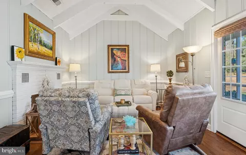 Living - 150 E Bay View Dr, Annapolis, MD 21403 photo 1 of 2