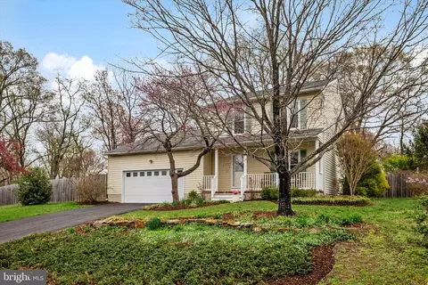 206 Armstrong Ln, Pasadena, MD 21122