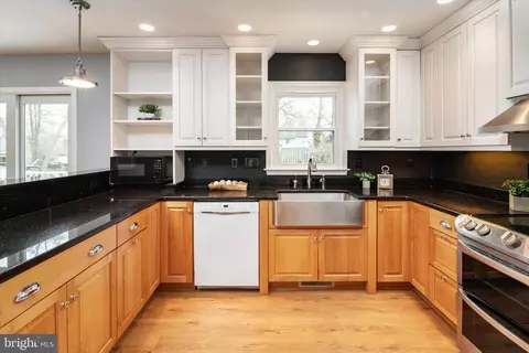 206 Armstrong Ln, Pasadena, MD 21122 photo 16