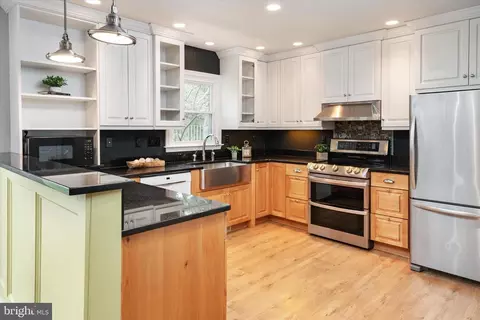 206 Armstrong Ln, Pasadena, MD 21122 photo 15