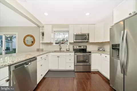 Kitchen - 817 Barrett Ave, Arnold, MD 21012 photo 4 of 7