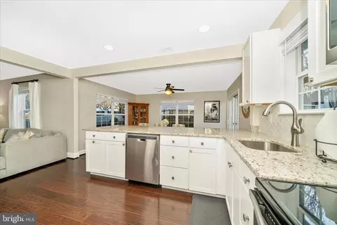 Entry Way - 817 Barrett Ave, Arnold, MD 21012 photo 4 of 7